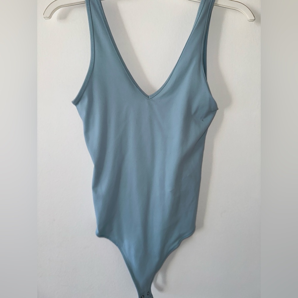 Abercrombie and Fitch Soft Womens Blue V Neck Tank Bodysuit Sz Small - Picture 4 of 4